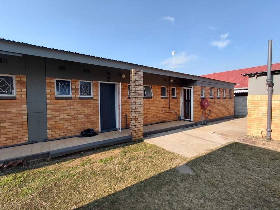 To Let 1 Bedroom Property for Rent in Meiringspark North West